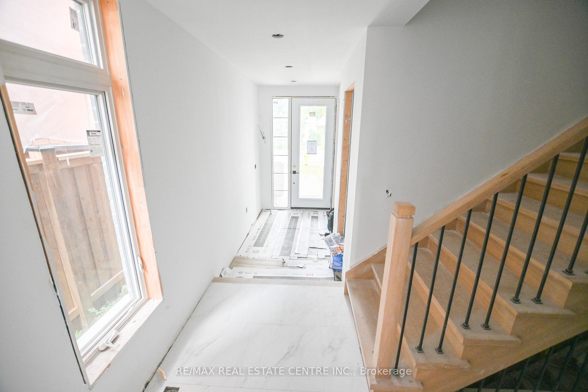 Photo 11 of 24 Rainbow Drive, Vaughan, West Woodbridge — HOMEH