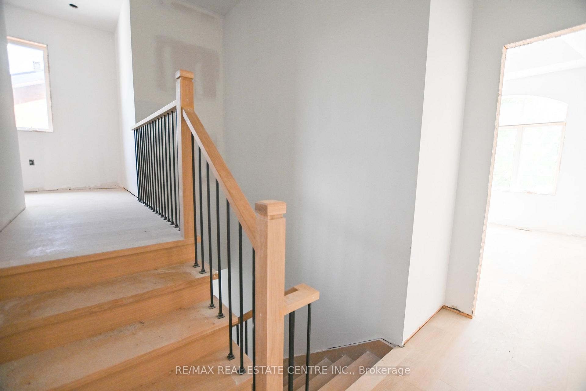 Photo 12 of 24 Rainbow Drive, Vaughan, West Woodbridge — HOMEH