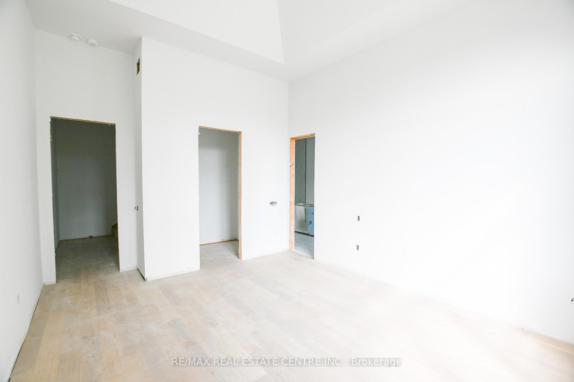 Photo 14 of 24 Rainbow Drive, Vaughan, West Woodbridge — HOMEH
