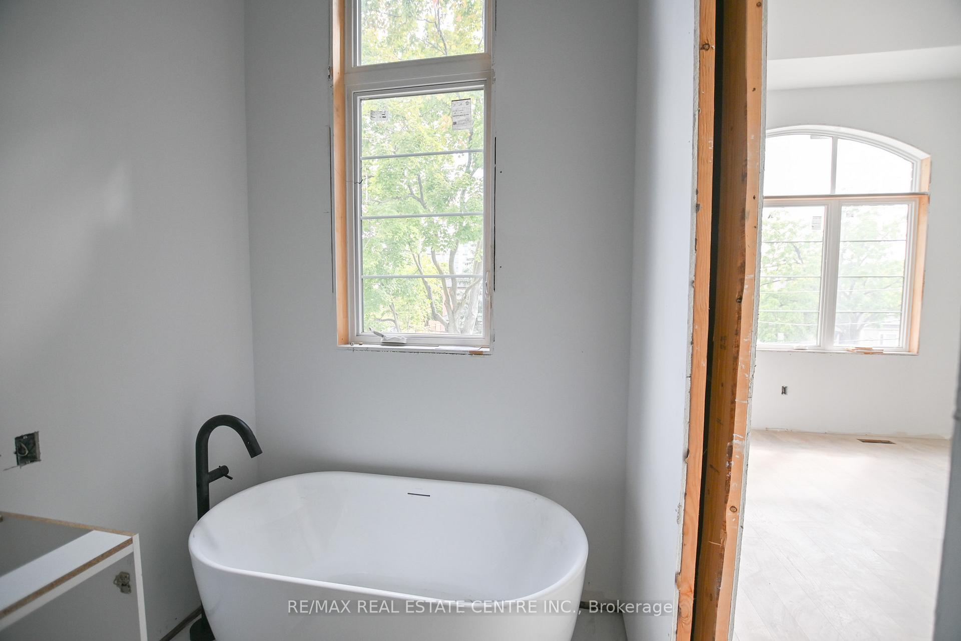 Photo 15 of 24 Rainbow Drive, Vaughan, West Woodbridge — HOMEH