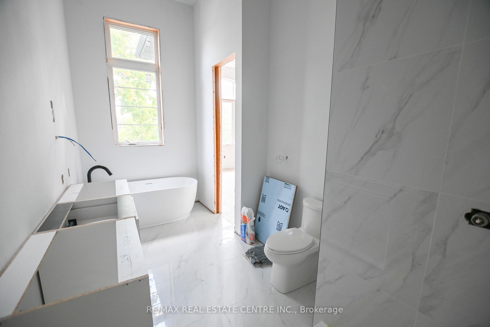 Photo 17 of 24 Rainbow Drive, Vaughan, West Woodbridge — HOMEH