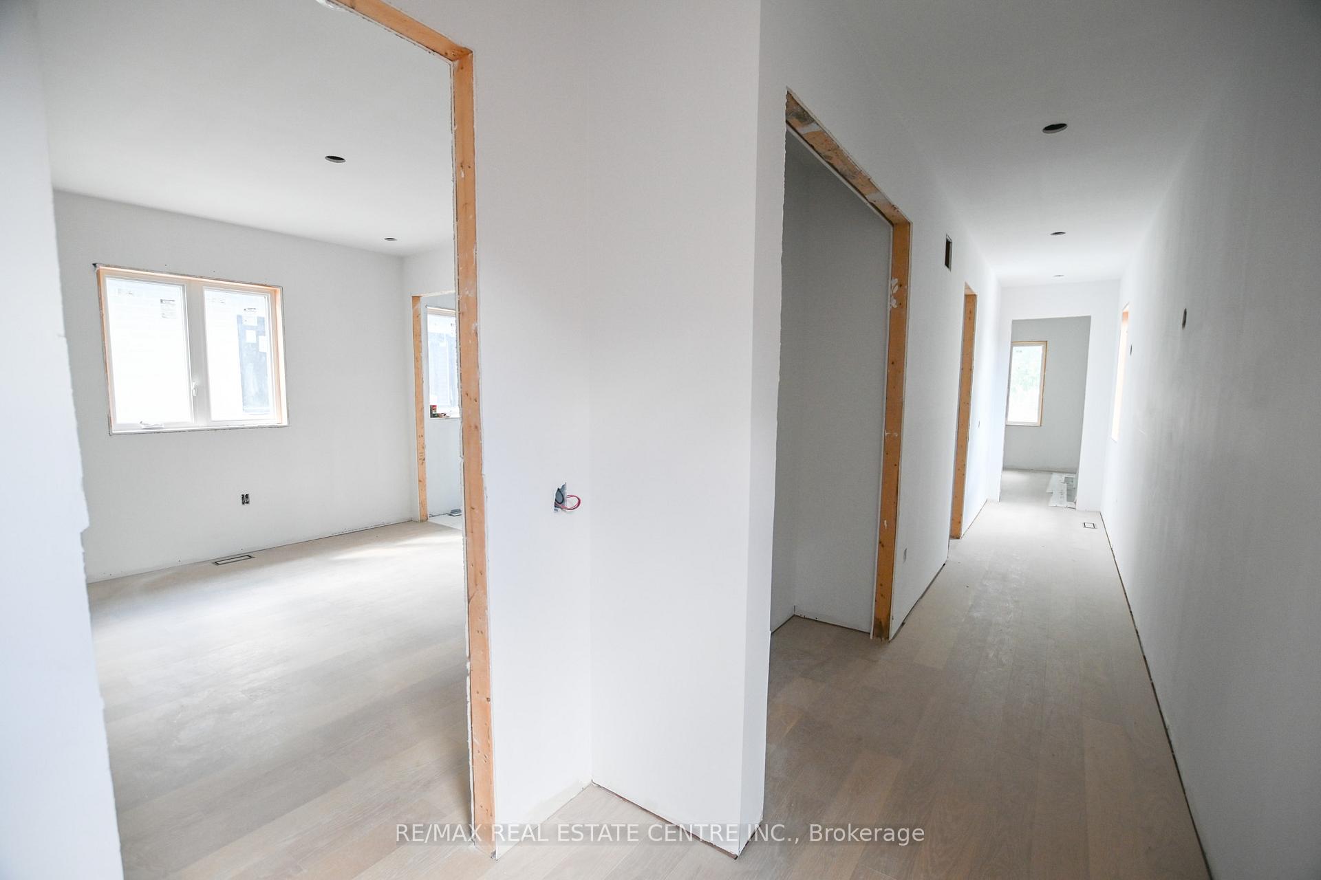 Photo 20 of 24 Rainbow Drive, Vaughan, West Woodbridge — HOMEH