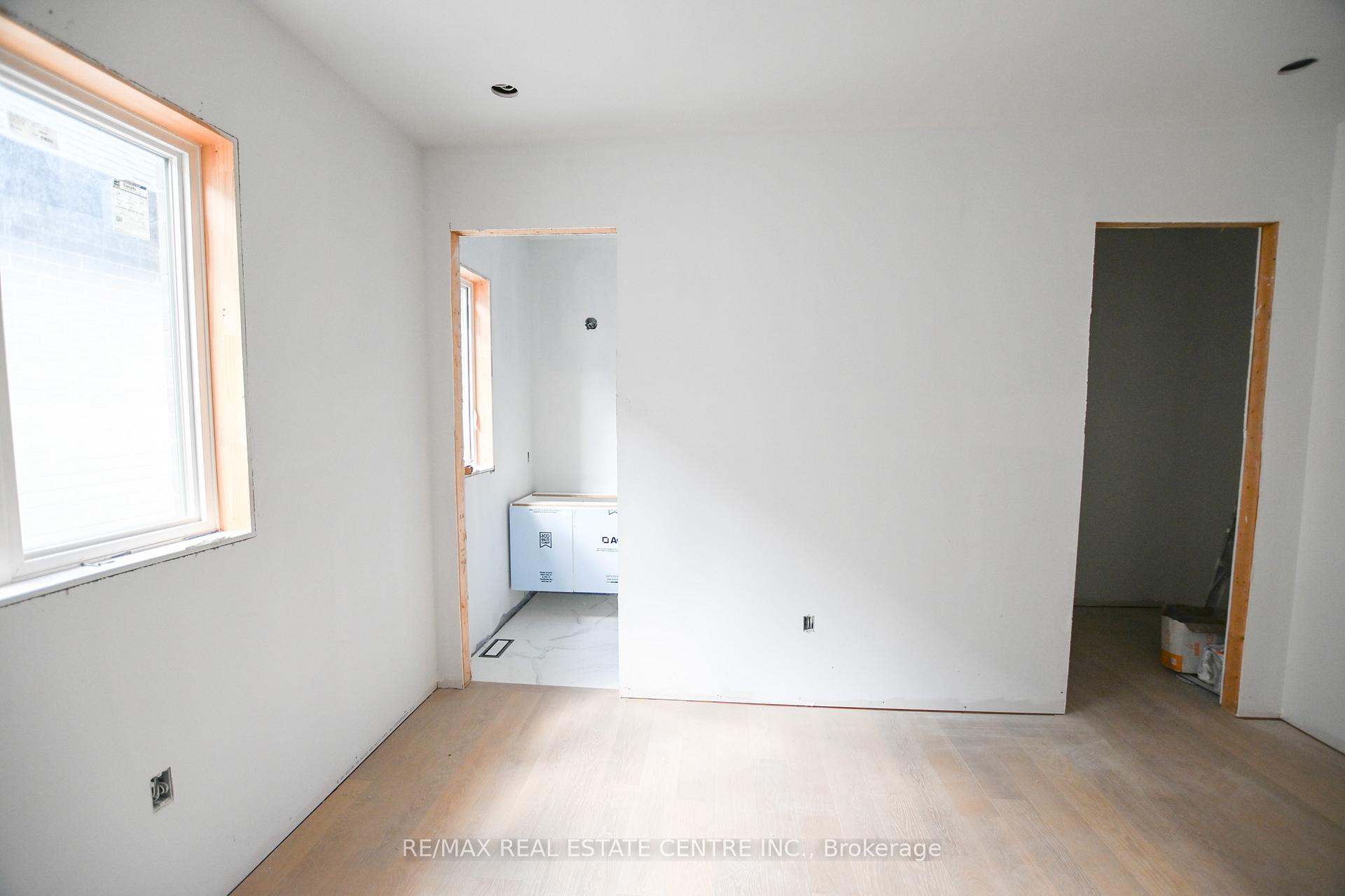 Photo 21 of 24 Rainbow Drive, Vaughan, West Woodbridge — HOMEH
