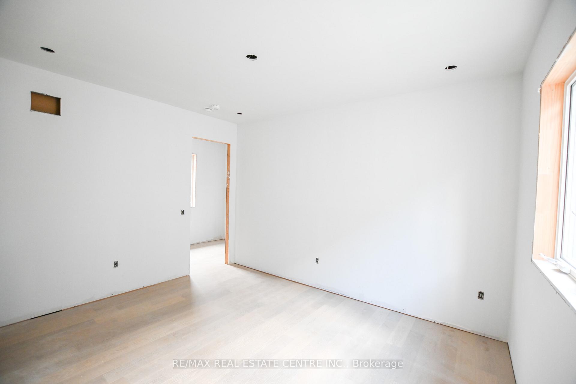 Photo 22 of 24 Rainbow Drive, Vaughan, West Woodbridge — HOMEH