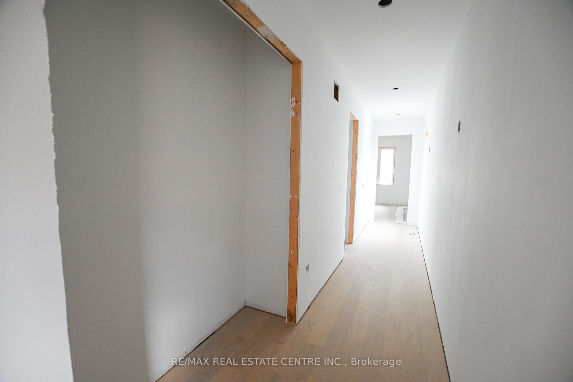Photo 23 of 24 Rainbow Drive, Vaughan, West Woodbridge — HOMEH