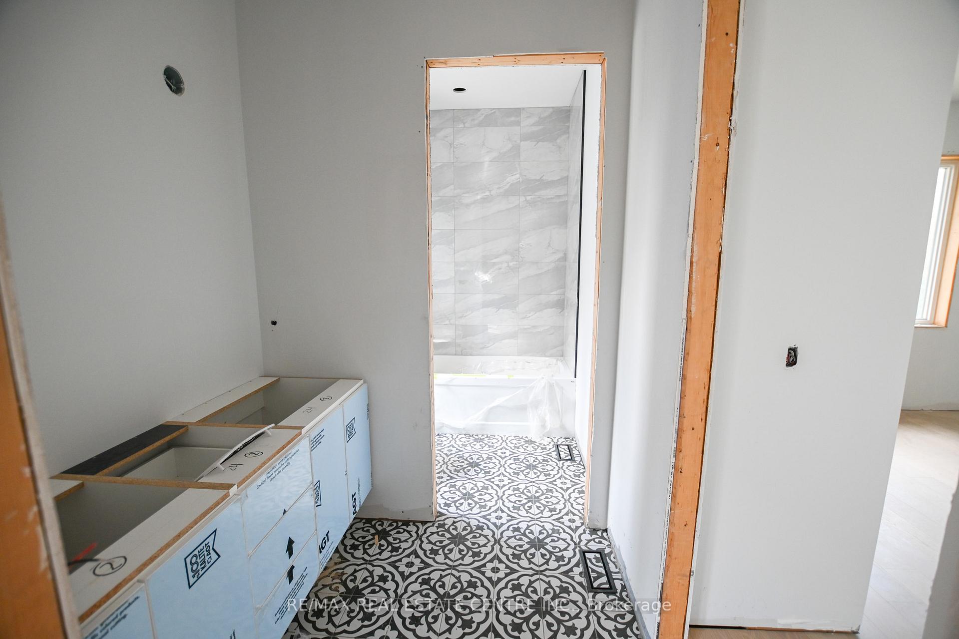 Photo 25 of 24 Rainbow Drive, Vaughan, West Woodbridge — HOMEH