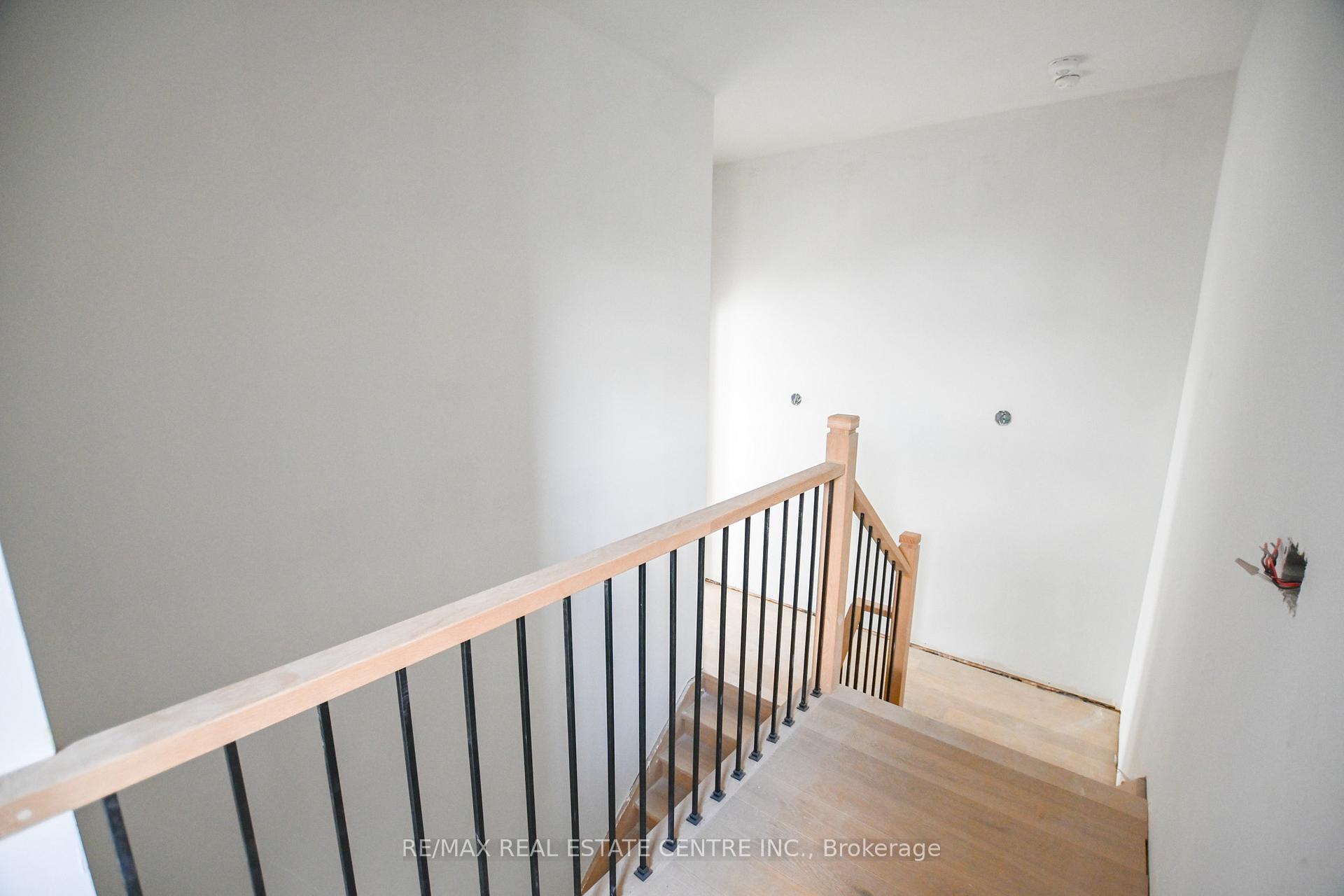 Photo 30 of 24 Rainbow Drive, Vaughan, West Woodbridge — HOMEH