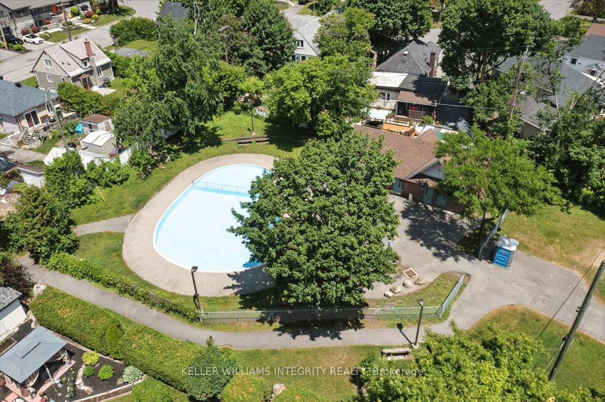 Photo 40 of 323 Richard Circle, Ottawa, Vanier — HOMEH