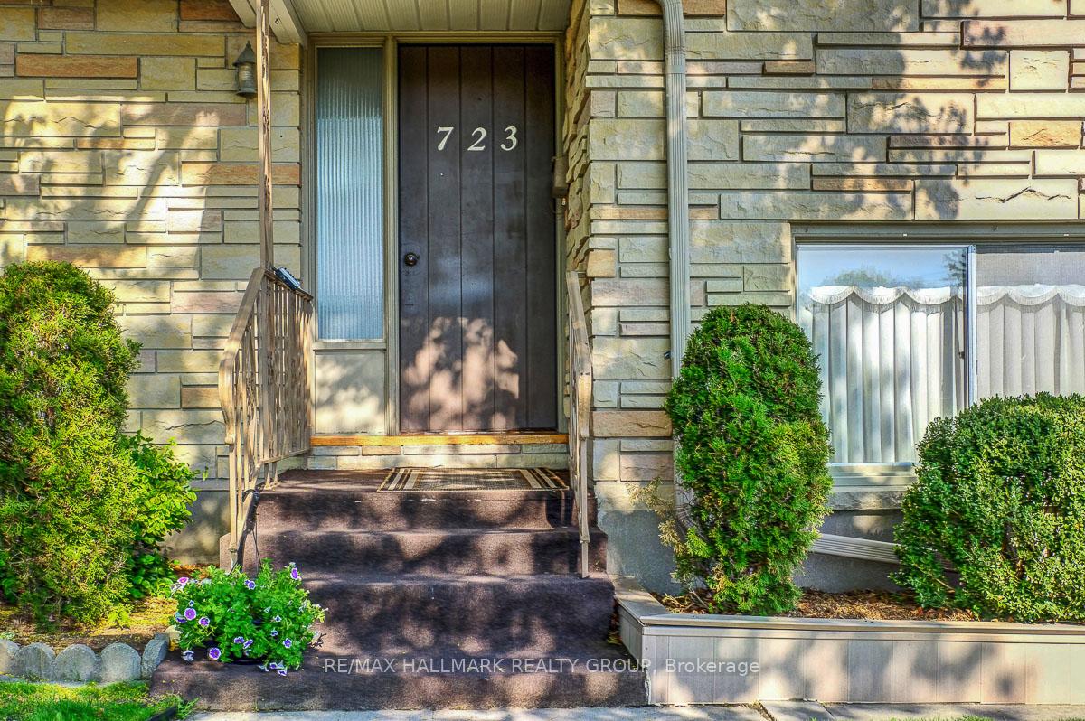 Photo 3 of 723 Luc Street, Ottawa, Vanier — HOMEH