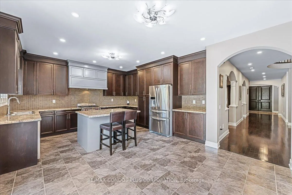 Photo 3 of 131 Lady Nadia Drive, Vaughan, Patterson — HOMEH