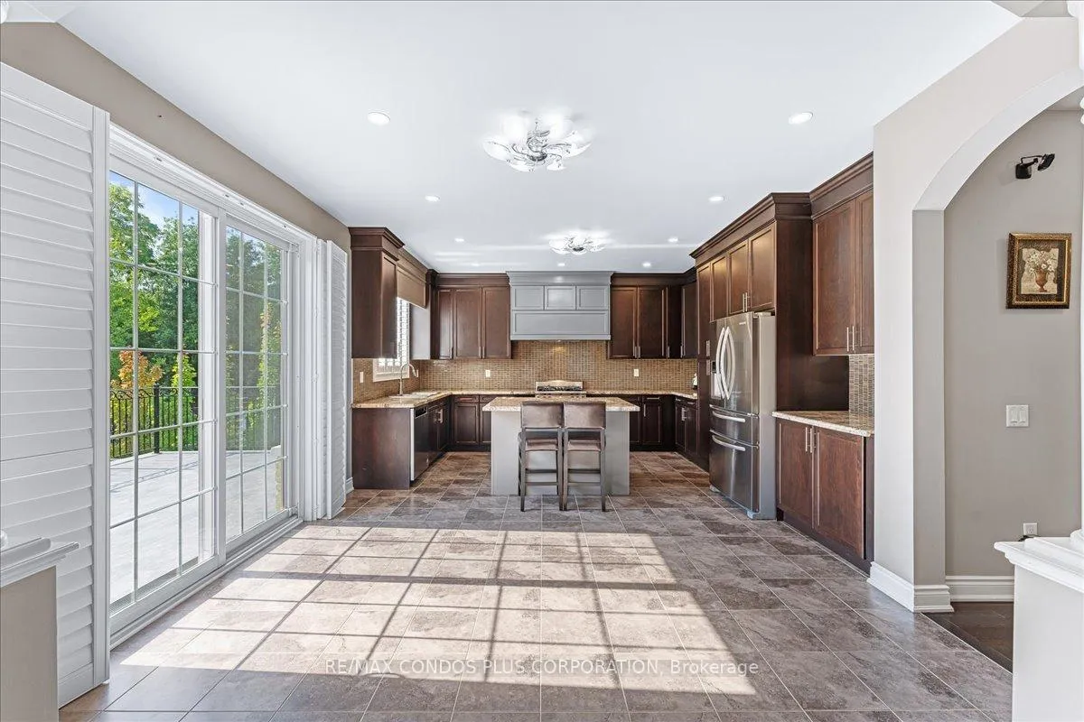 Photo 4 of 131 Lady Nadia Drive, Vaughan, Patterson — HOMEH