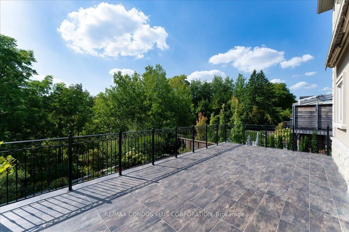 Photo 5 of 131 Lady Nadia Drive, Vaughan, Patterson — HOMEH