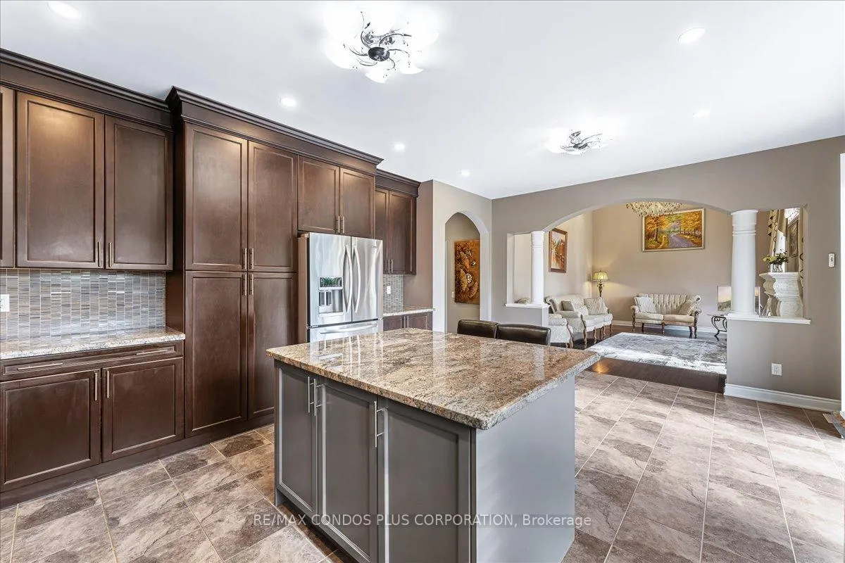 Photo 6 of 131 Lady Nadia Drive, Vaughan, Patterson — HOMEH