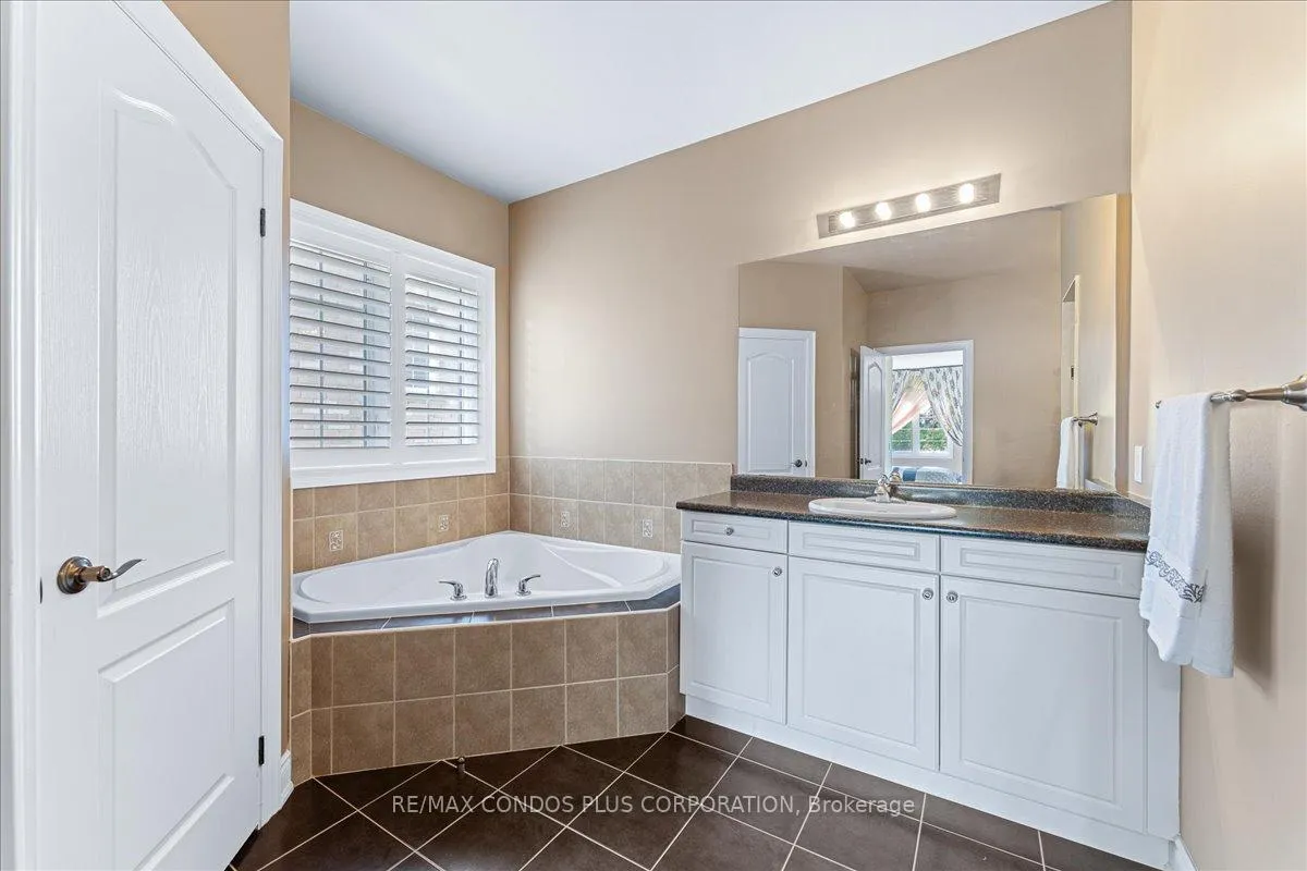 Photo 21 of 131 Lady Nadia Drive, Vaughan, Patterson — HOMEH