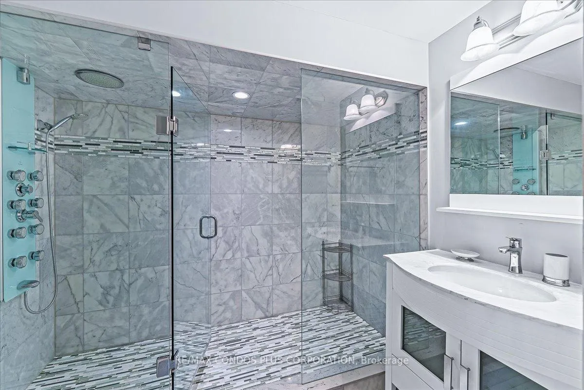 Photo 34 of 131 Lady Nadia Drive, Vaughan, Patterson — HOMEH