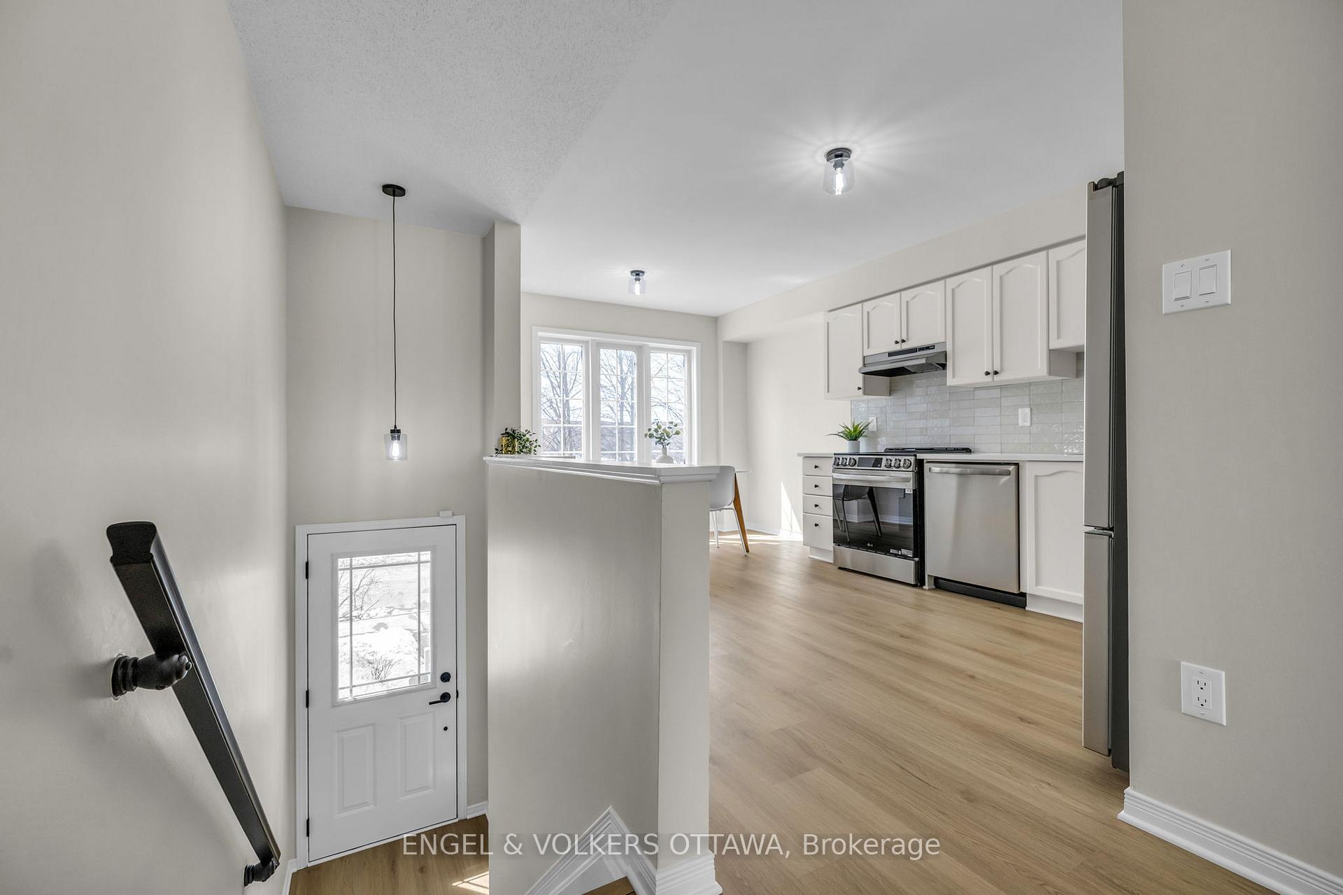Photo 2 of 470 Seyton Drive, Ottawa, Westcliffe Estates — HOMEH