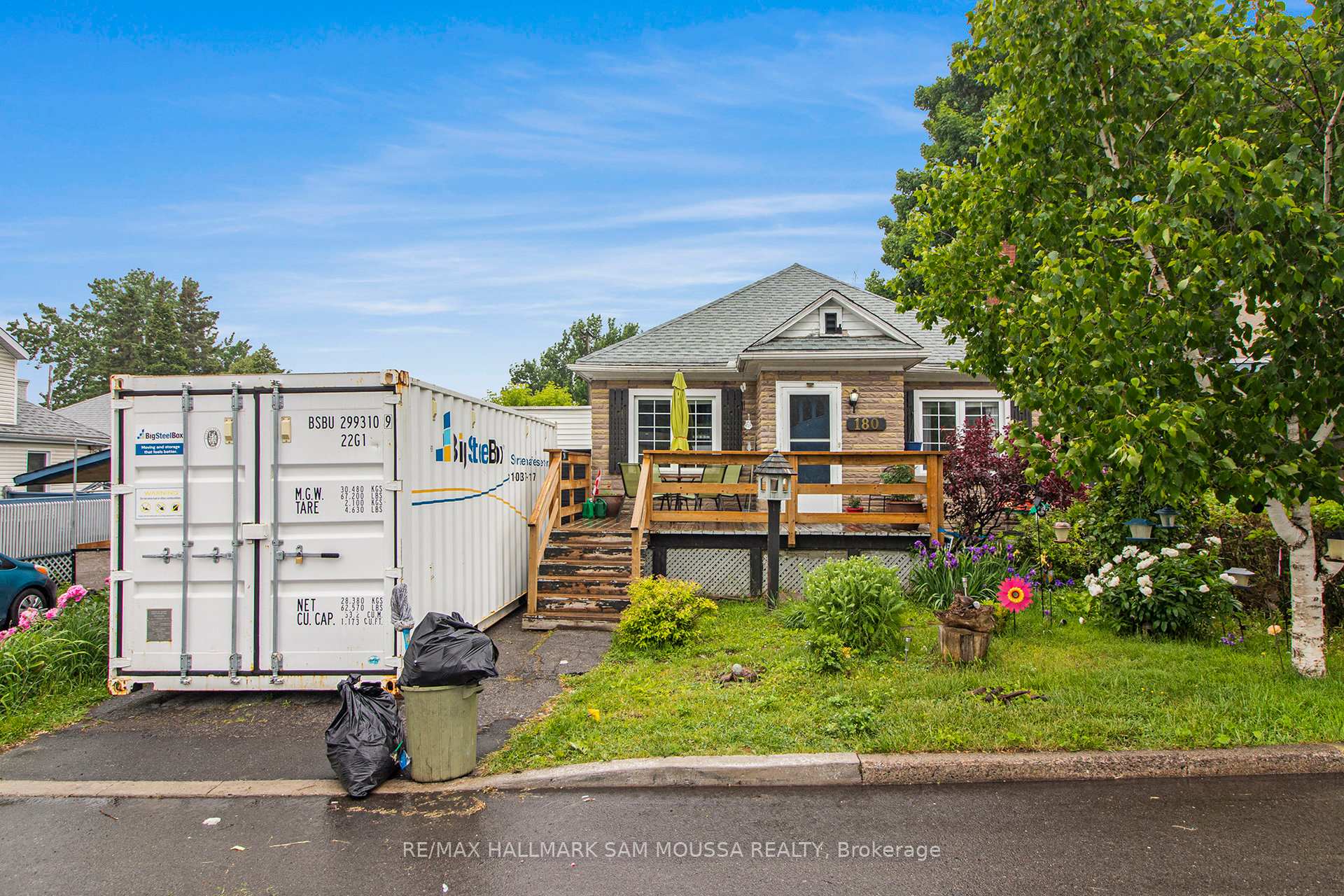Photo 2 of 180 Tabor Avenue, Ottawa, Vanier — HOMEH