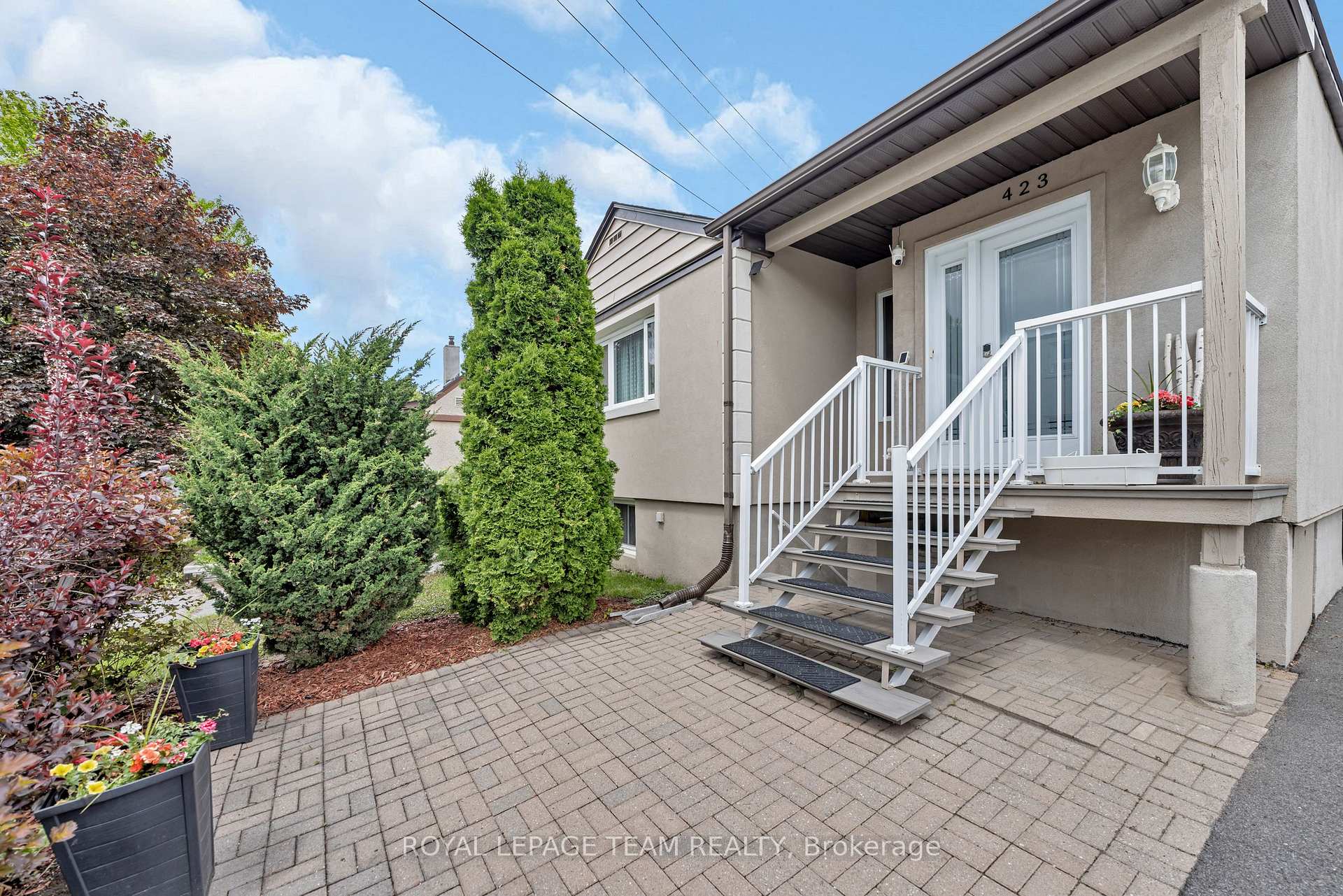 Photo 2 of 423 Blake Boulevard, Ottawa, Vanier — HOMEH
