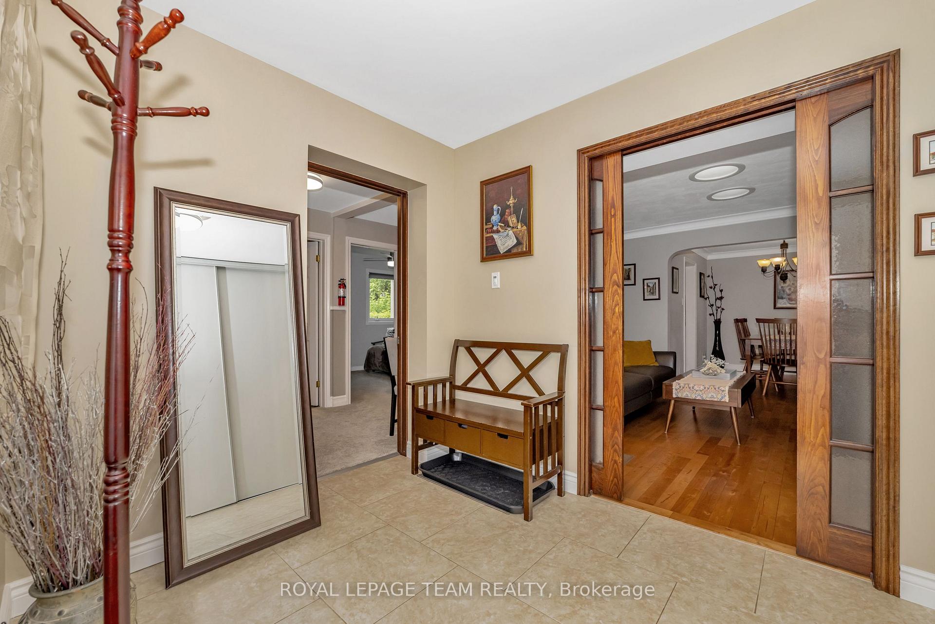 Photo 3 of 423 Blake Boulevard, Ottawa, Vanier — HOMEH