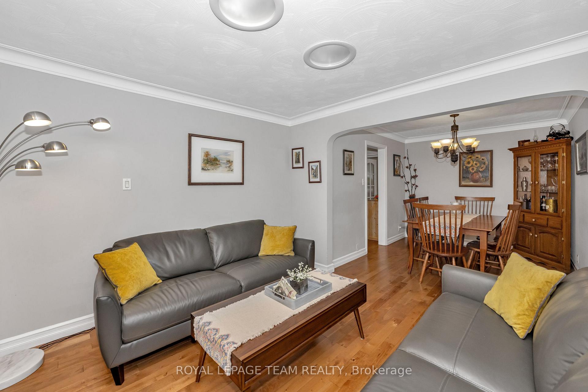 Photo 4 of 423 Blake Boulevard, Ottawa, Vanier — HOMEH