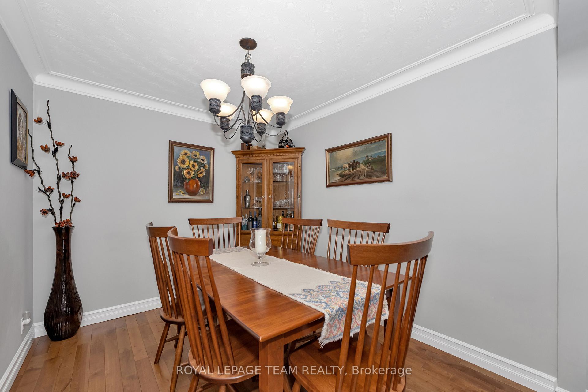 Photo 6 of 423 Blake Boulevard, Ottawa, Vanier — HOMEH