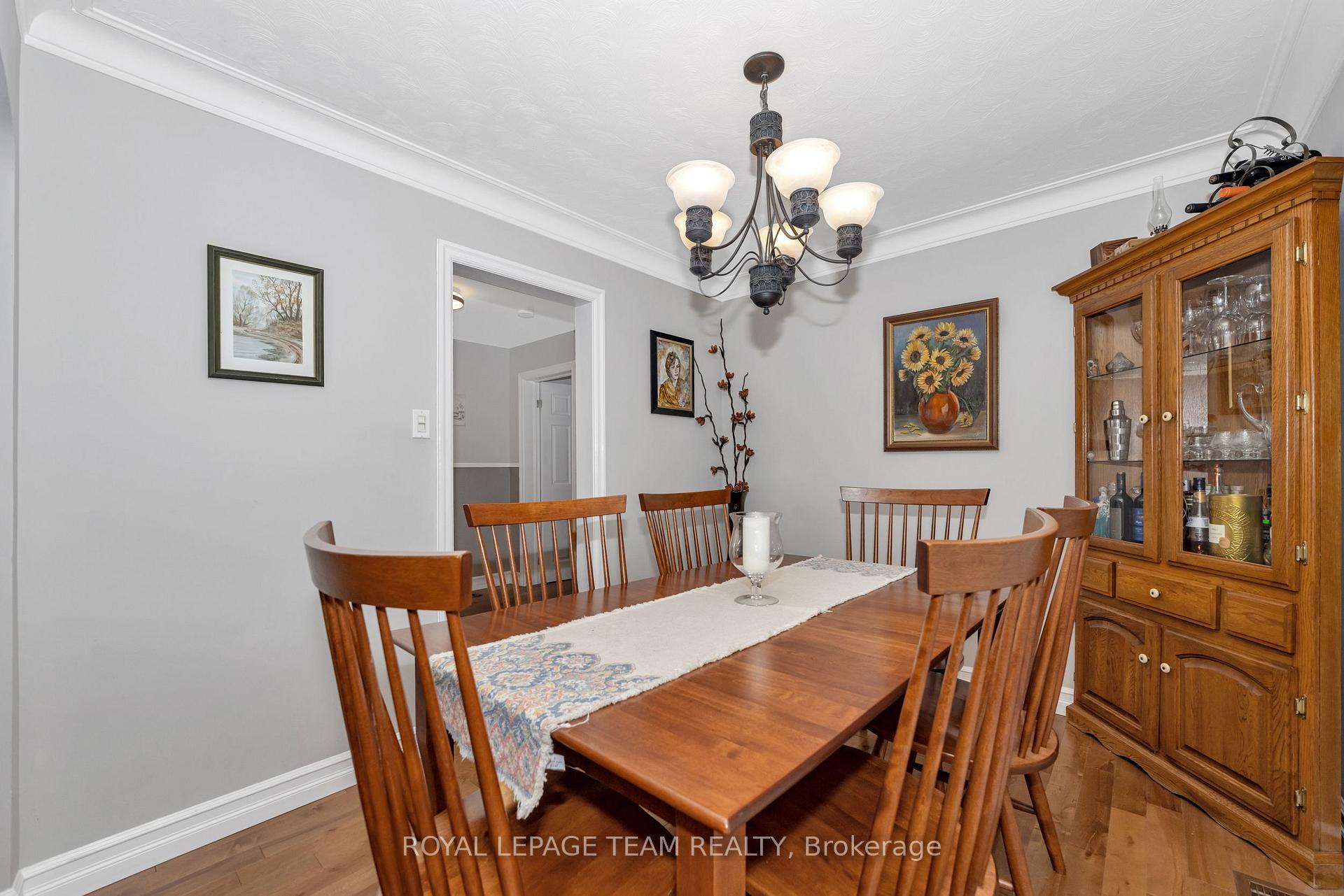 Photo 7 of 423 Blake Boulevard, Ottawa, Vanier — HOMEH
