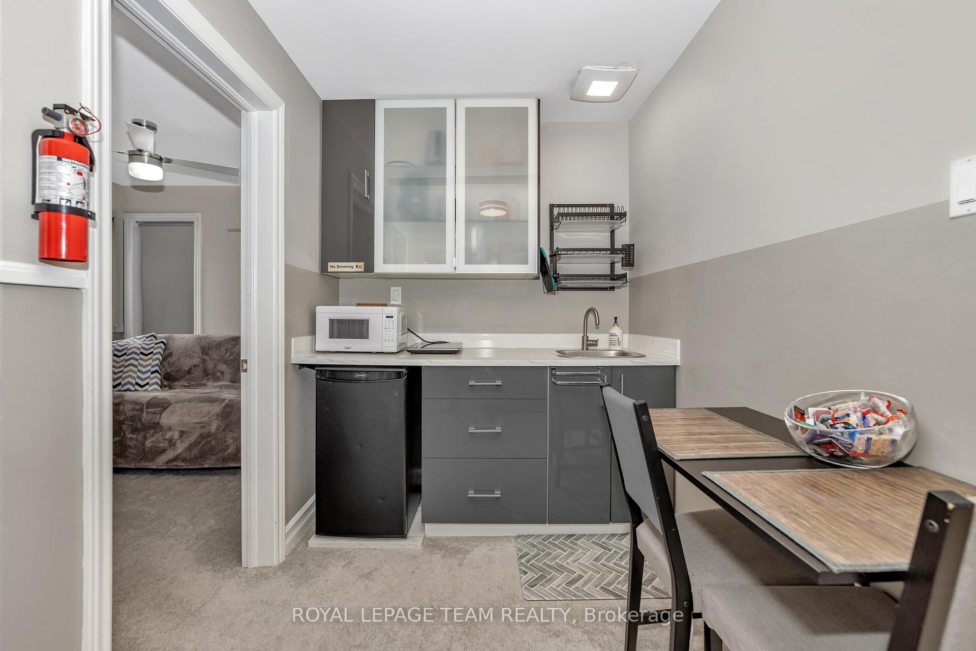 Photo 10 of 423 Blake Boulevard, Ottawa, Vanier — HOMEH