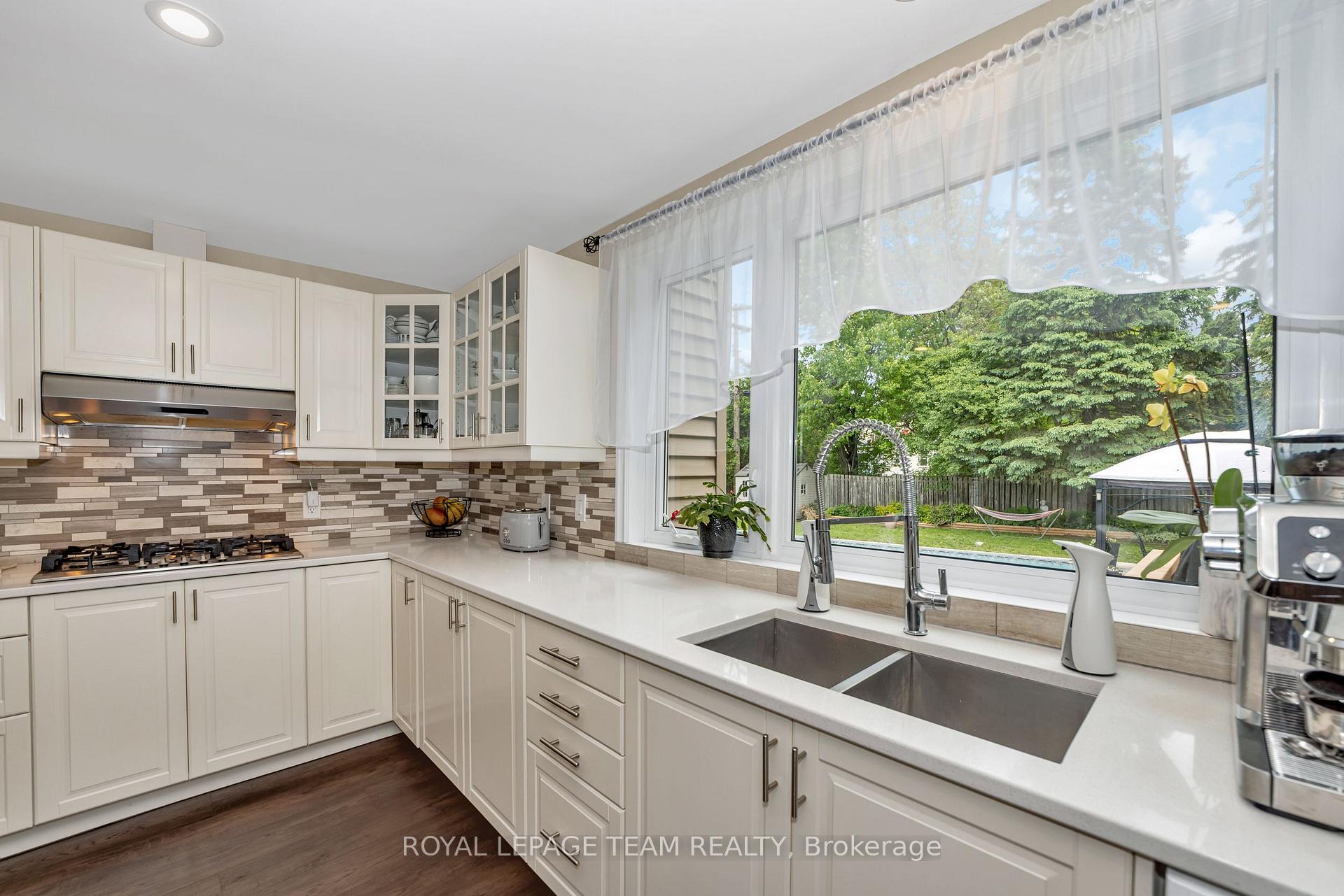 Photo 15 of 423 Blake Boulevard, Ottawa, Vanier — HOMEH