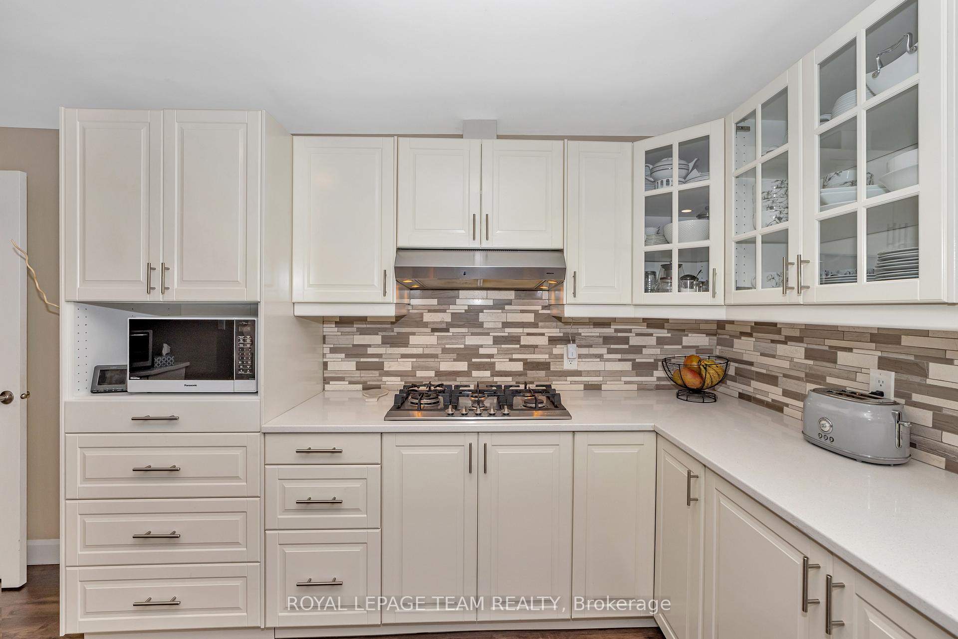 Photo 16 of 423 Blake Boulevard, Ottawa, Vanier — HOMEH