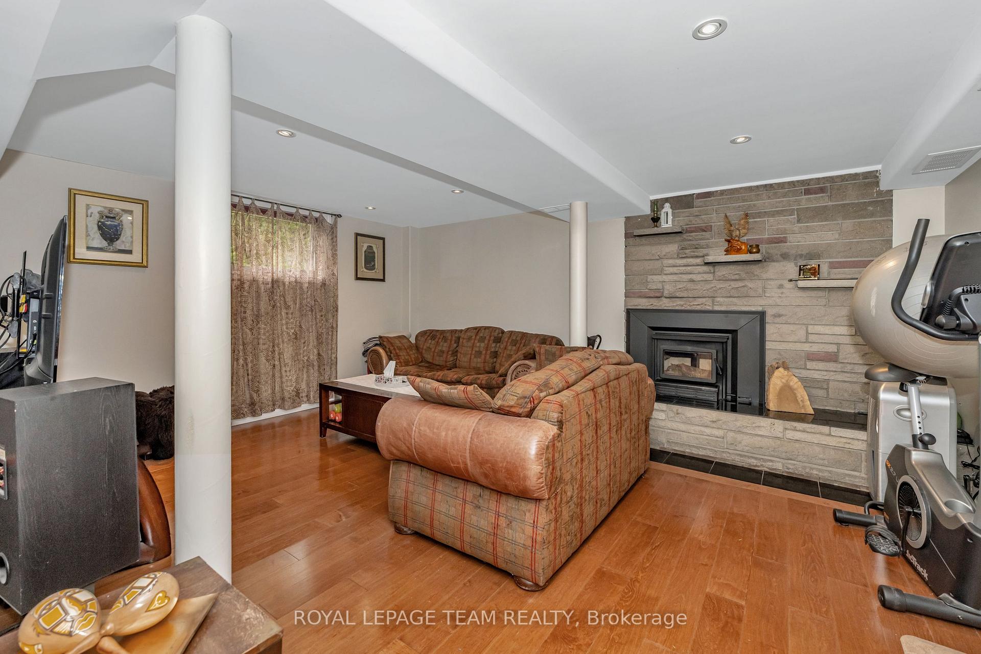 Photo 17 of 423 Blake Boulevard, Ottawa, Vanier — HOMEH