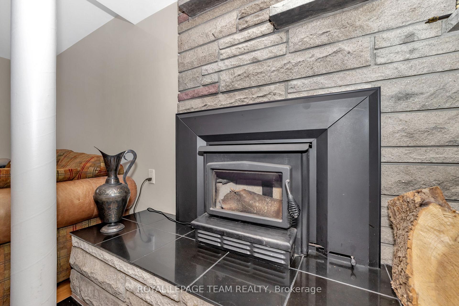 Photo 18 of 423 Blake Boulevard, Ottawa, Vanier — HOMEH