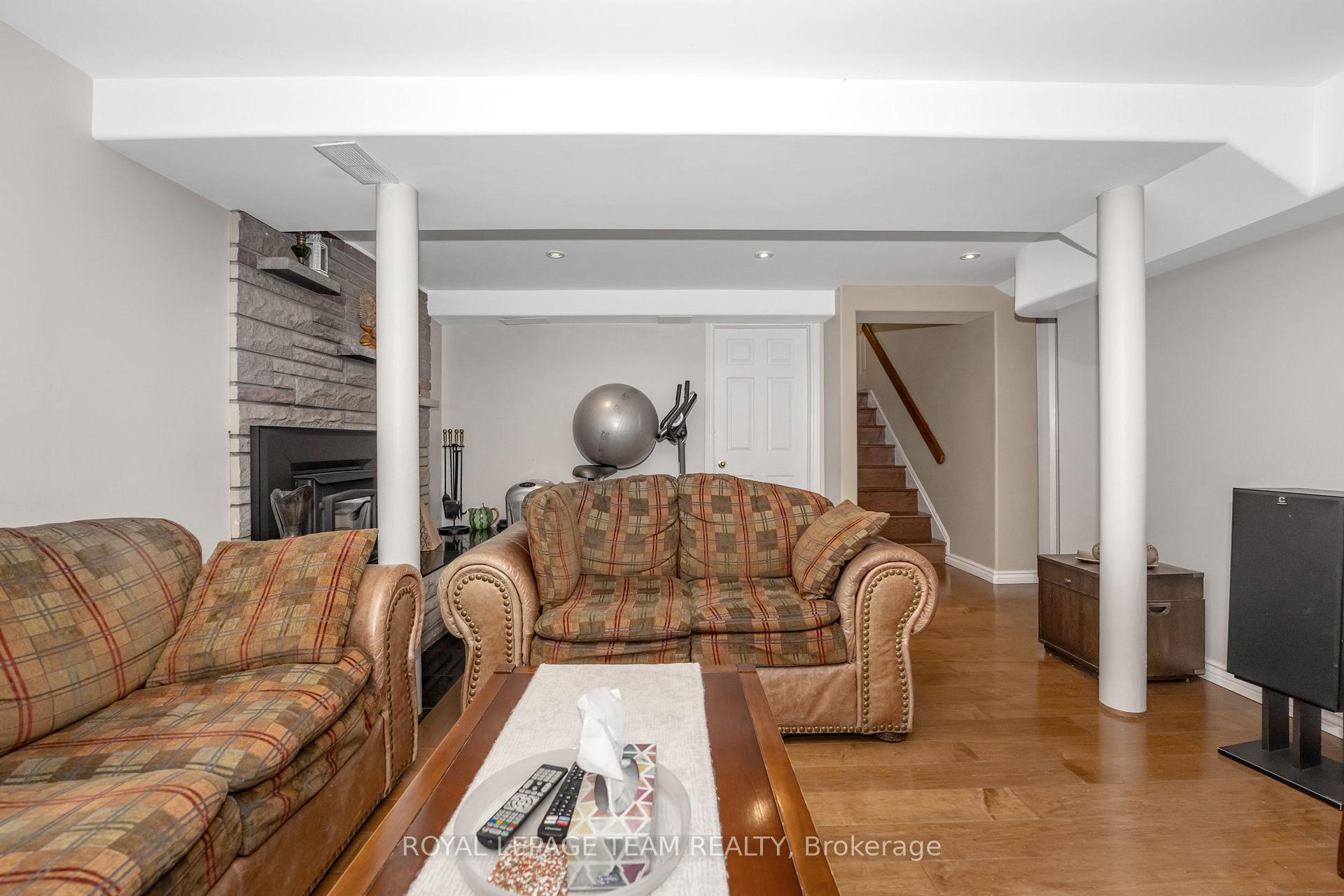 Photo 19 of 423 Blake Boulevard, Ottawa, Vanier — HOMEH
