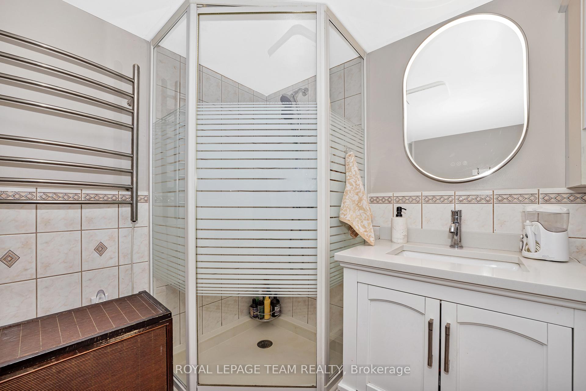 Photo 21 of 423 Blake Boulevard, Ottawa, Vanier — HOMEH