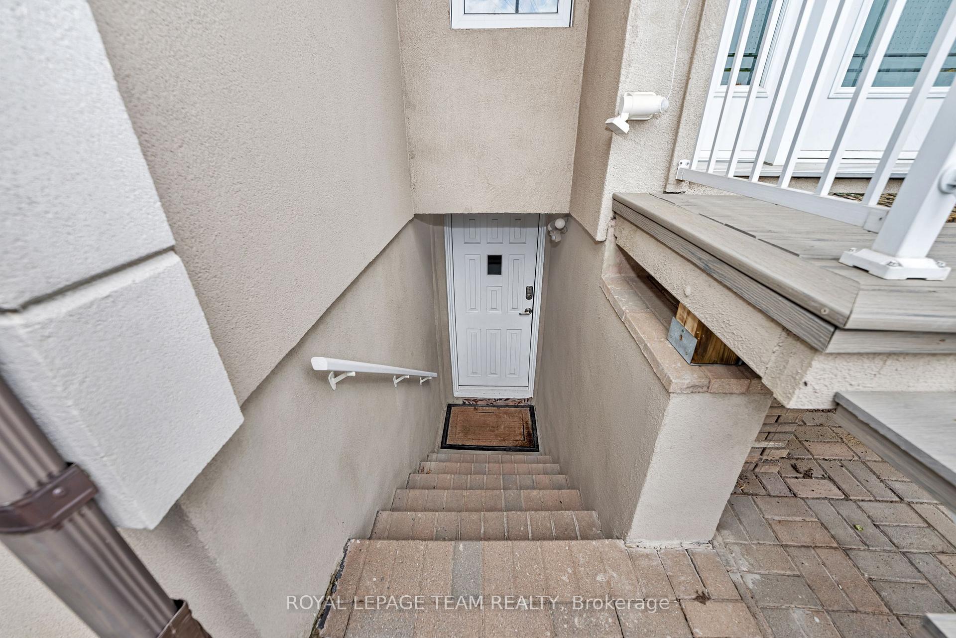 Photo 23 of 423 Blake Boulevard, Ottawa, Vanier — HOMEH