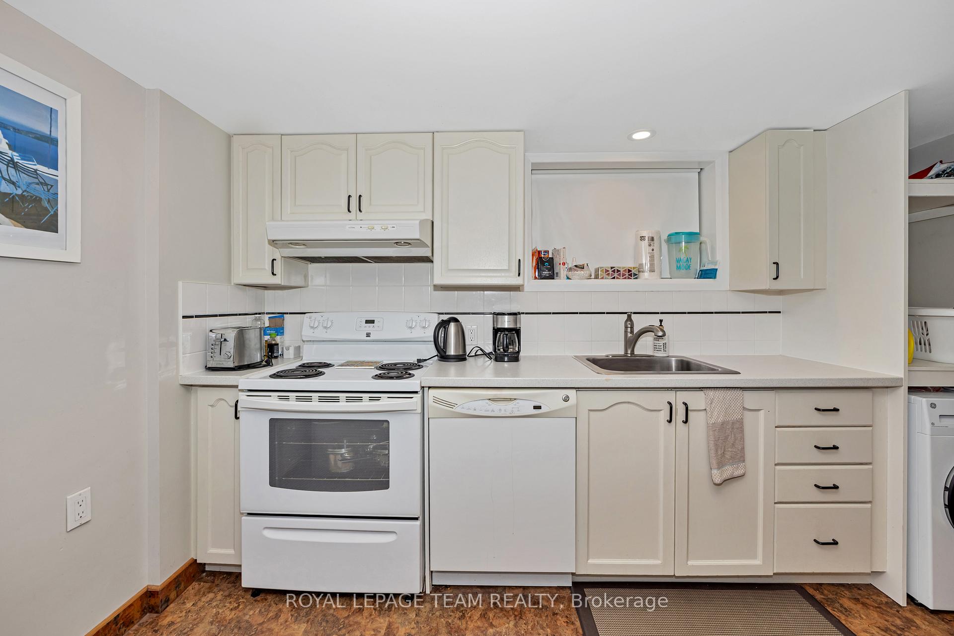 Photo 29 of 423 Blake Boulevard, Ottawa, Vanier — HOMEH
