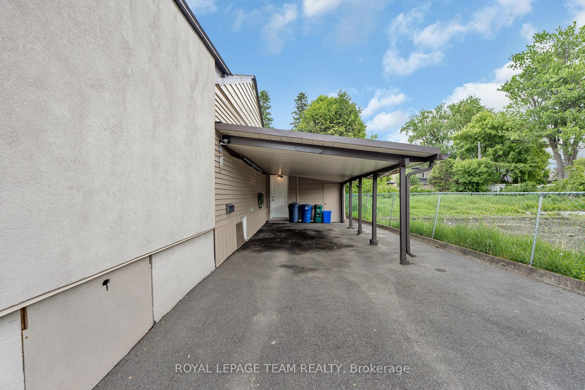 Photo 33 of 423 Blake Boulevard, Ottawa, Vanier — HOMEH