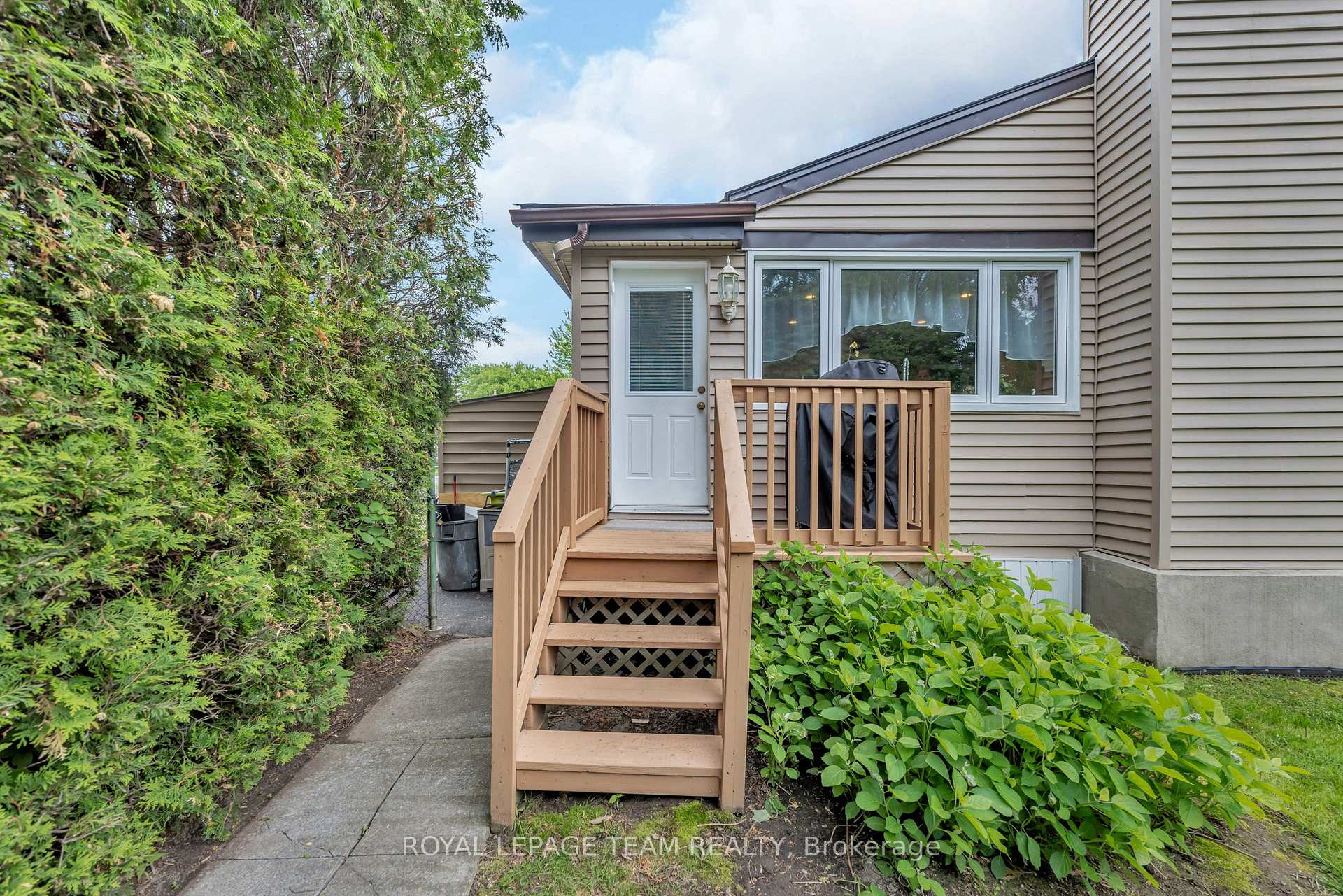 Photo 34 of 423 Blake Boulevard, Ottawa, Vanier — HOMEH