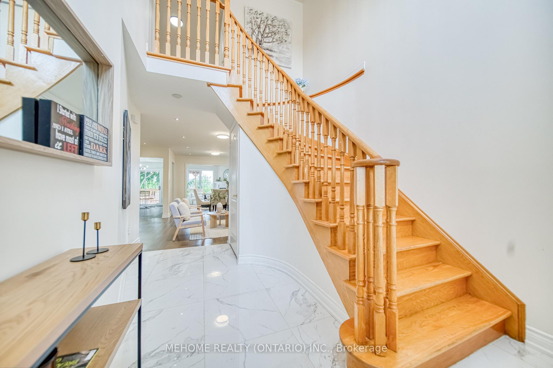 Photo 4 of 55 D'amato Crescent, Vaughan, Maple — HOMEH
