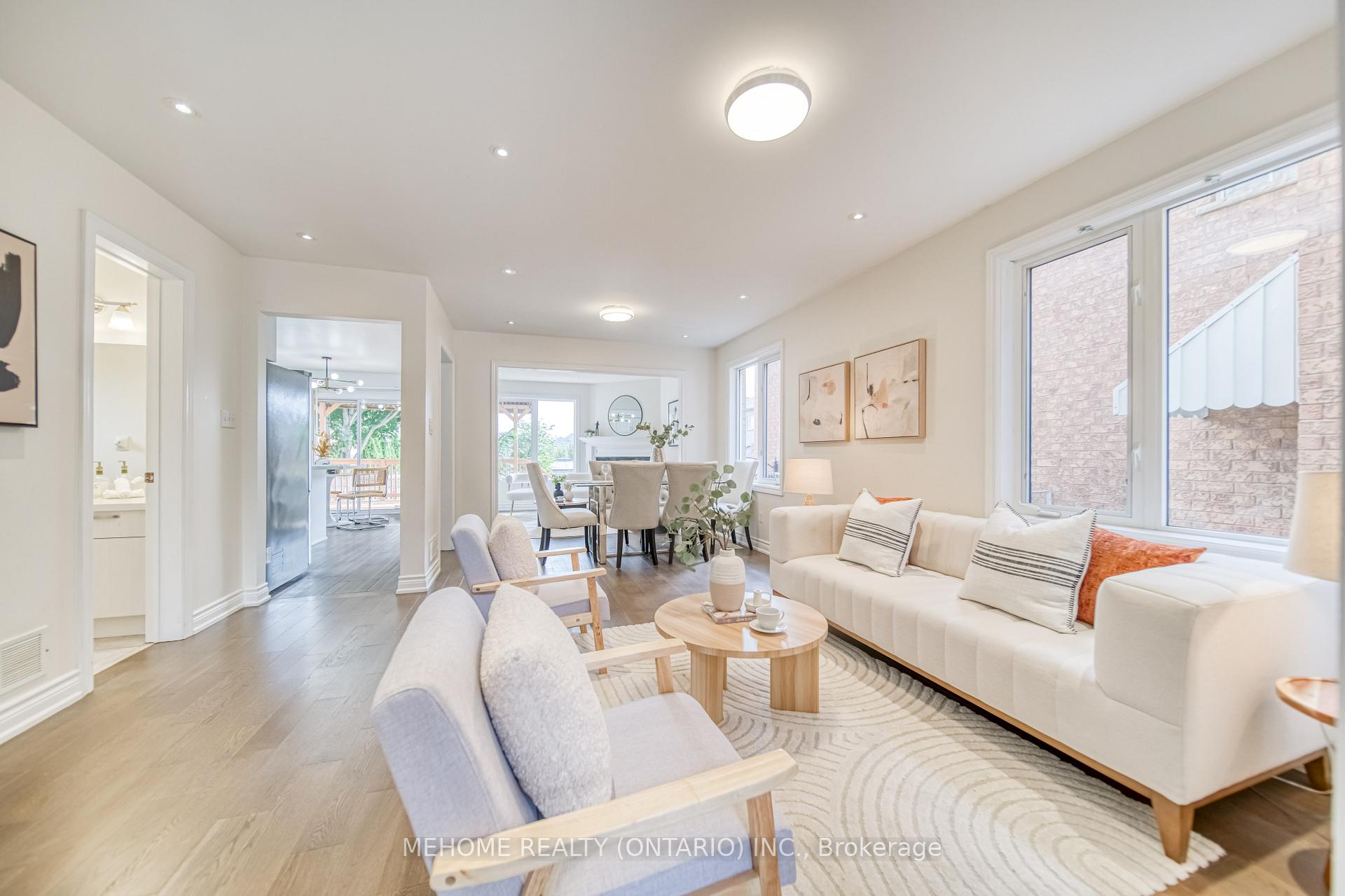 Photo 5 of 55 D'amato Crescent, Vaughan, Maple — HOMEH