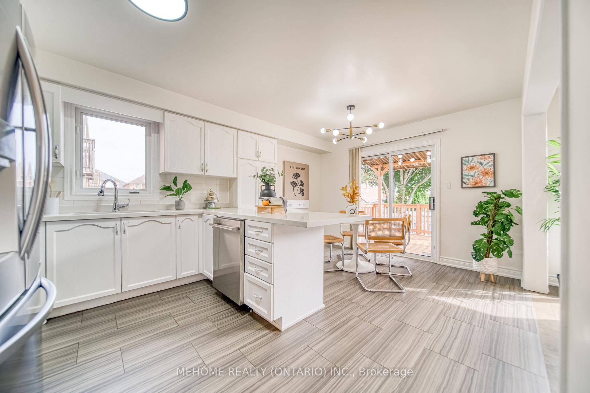 Photo 14 of 55 D'amato Crescent, Vaughan, Maple — HOMEH