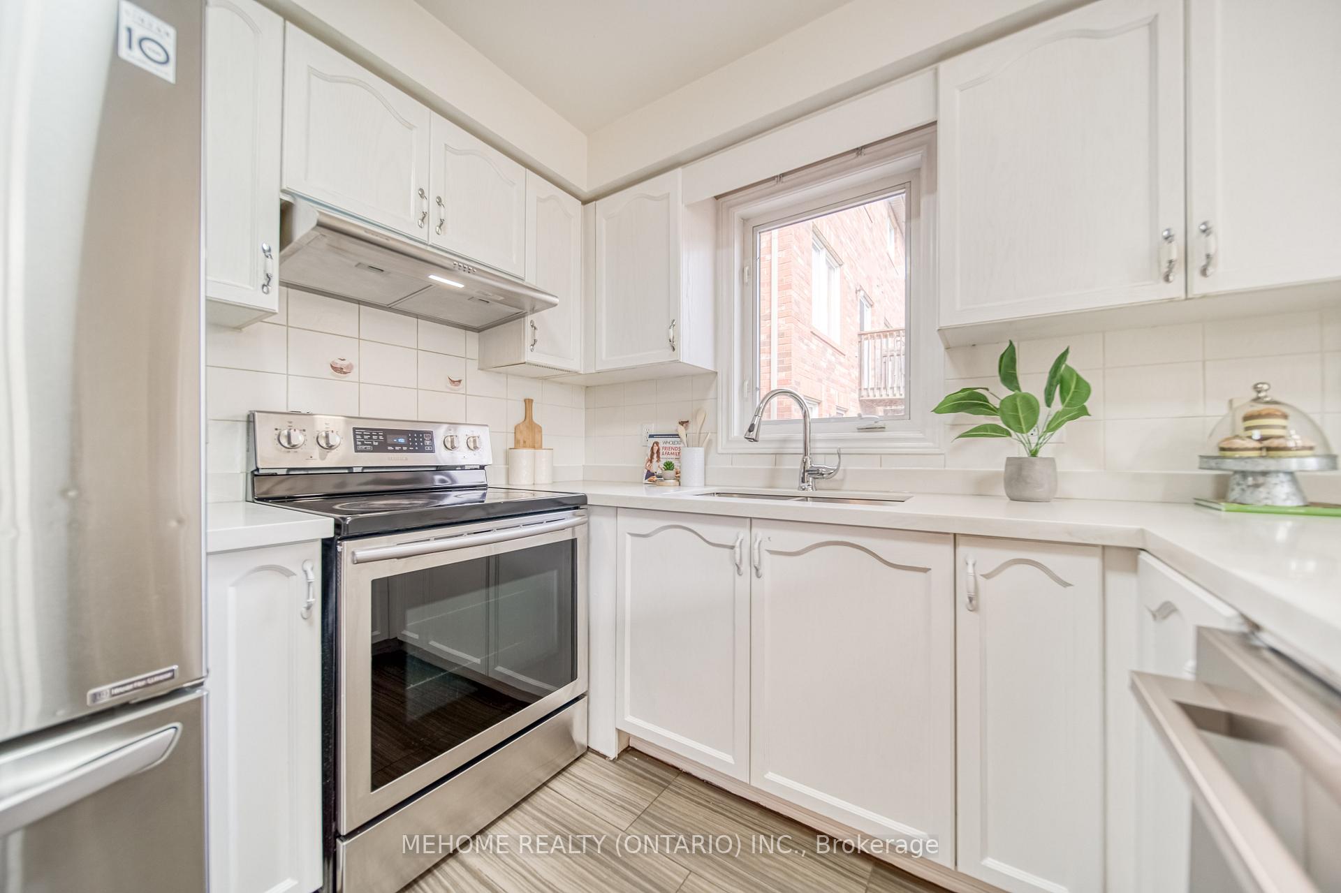Photo 16 of 55 D'amato Crescent, Vaughan, Maple — HOMEH