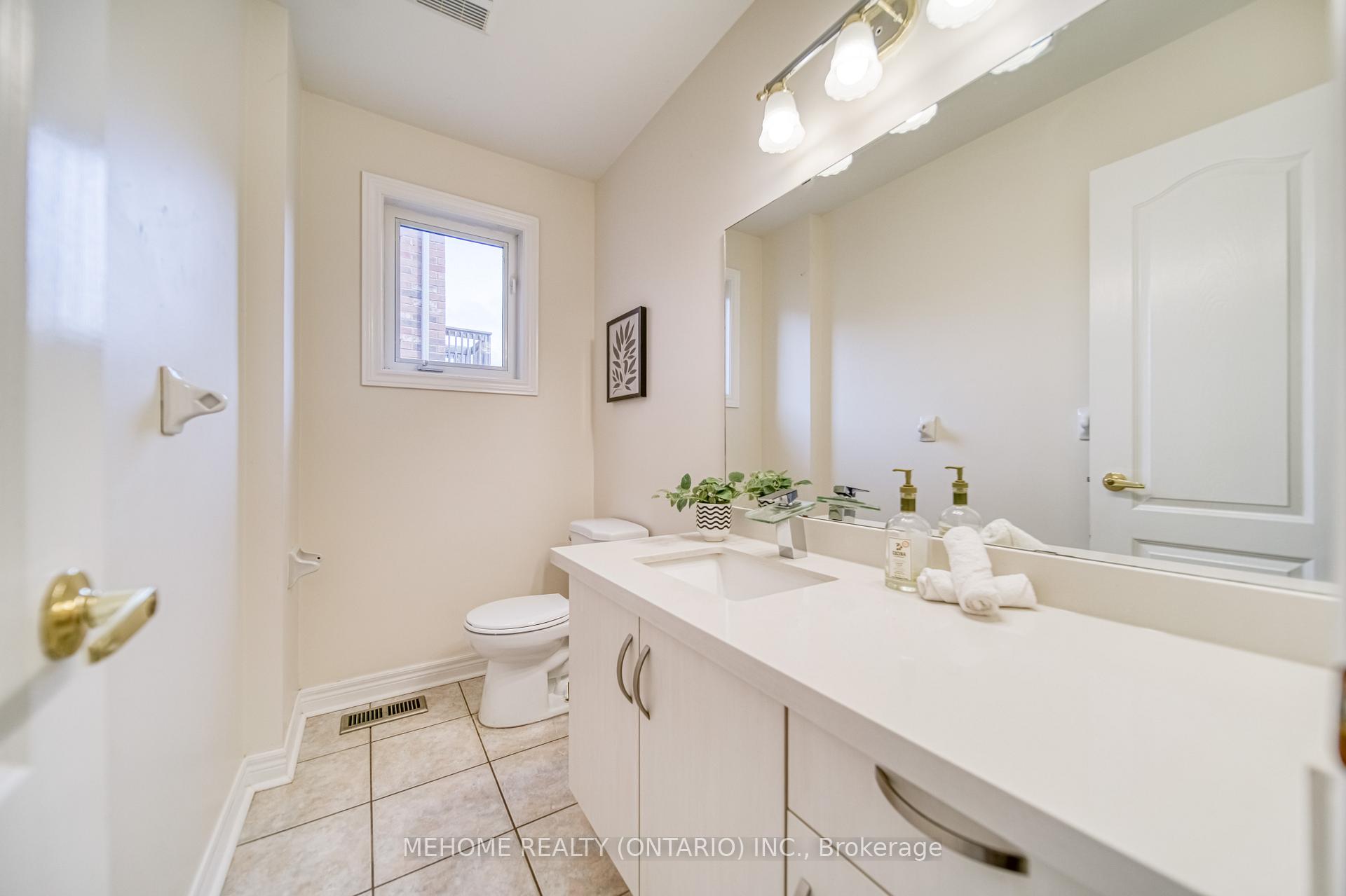 Photo 20 of 55 D'amato Crescent, Vaughan, Maple — HOMEH