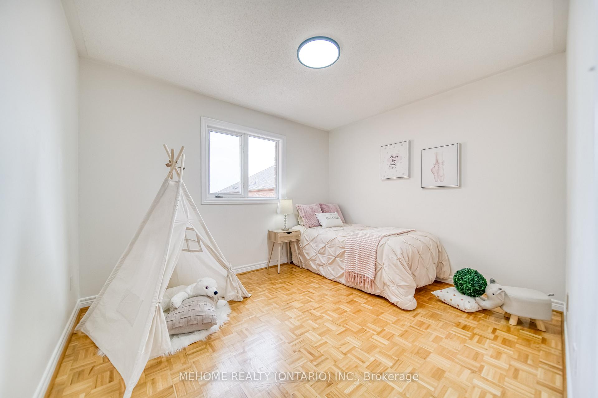 Photo 32 of 55 D'amato Crescent, Vaughan, Maple — HOMEH
