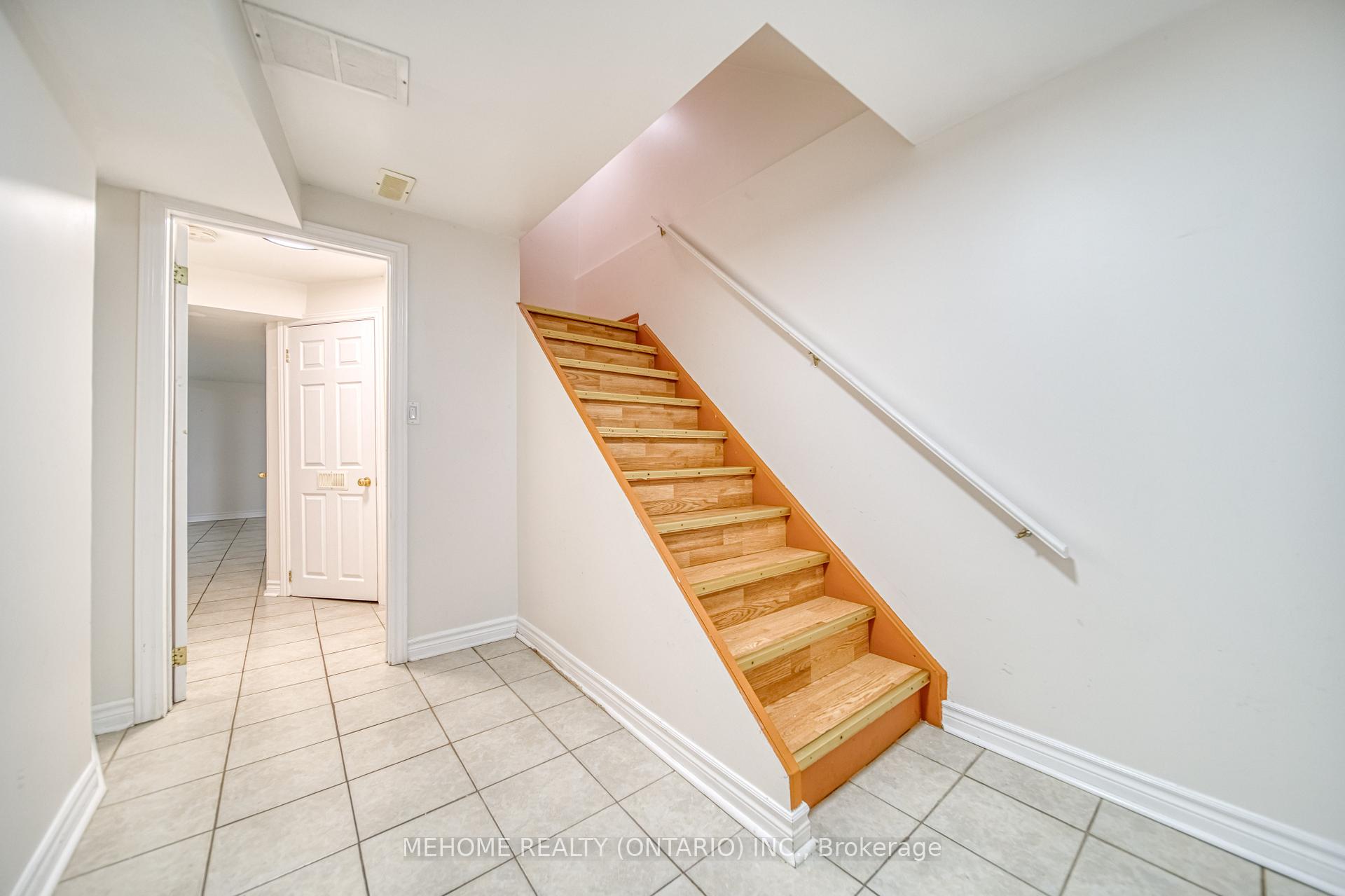 Photo 34 of 55 D'amato Crescent, Vaughan, Maple — HOMEH
