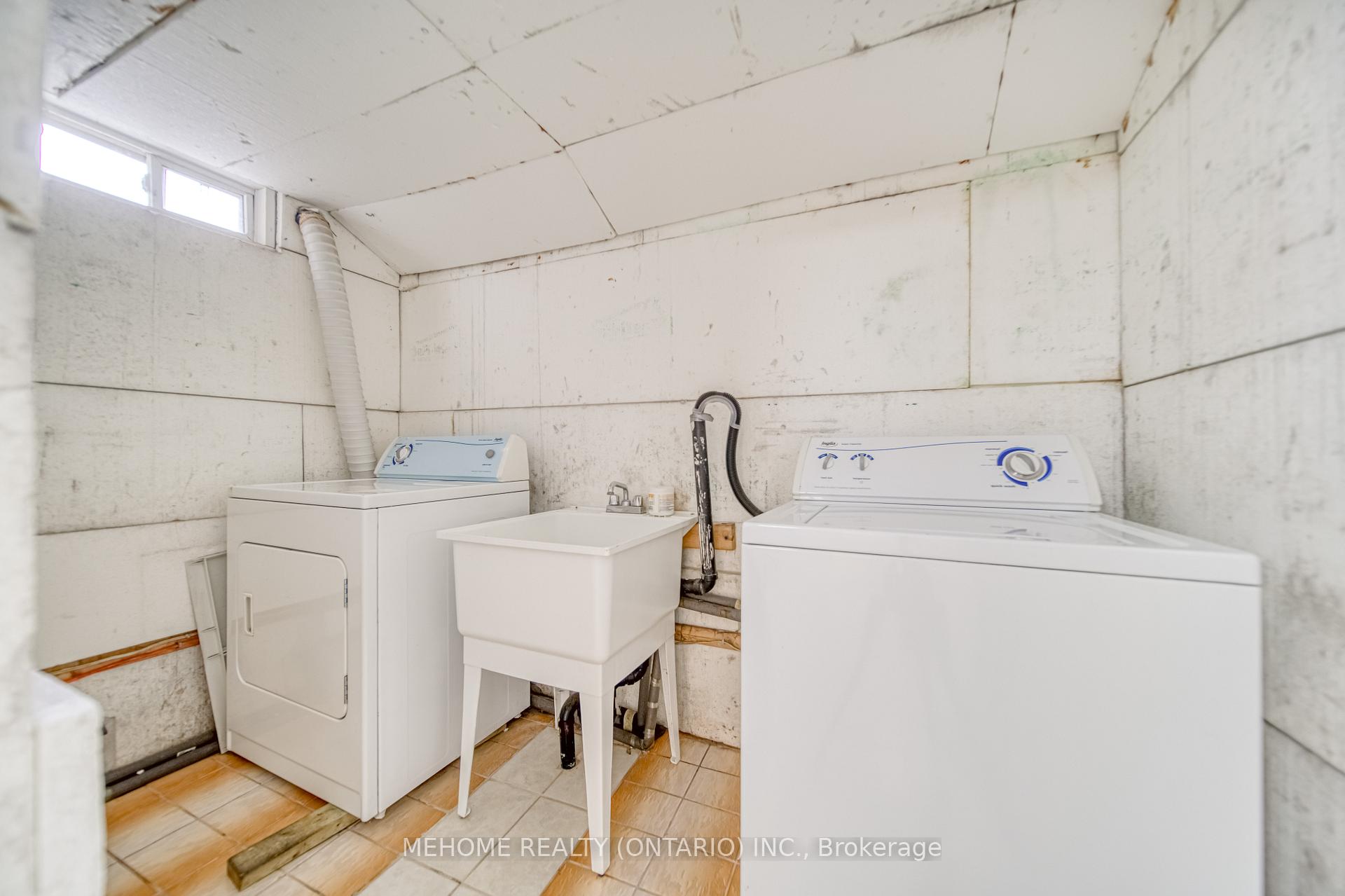 Photo 41 of 55 D'amato Crescent, Vaughan, Maple — HOMEH