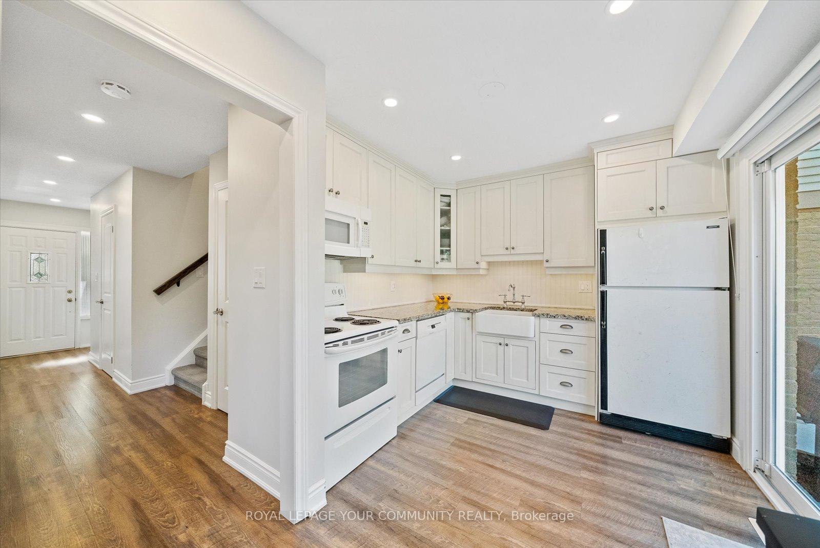 Photo 9 of 20 Sandusky Crescent, Aurora, Aurora Highlands — HOMEH