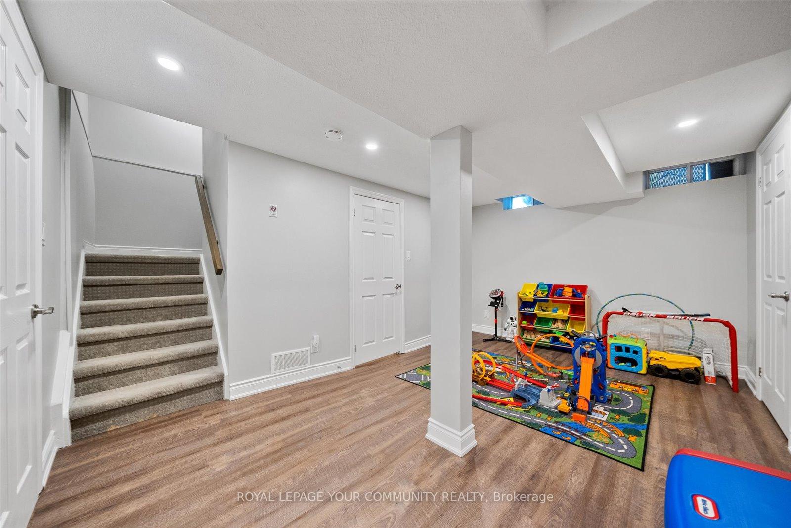 Photo 20 of 20 Sandusky Crescent, Aurora, Aurora Highlands — HOMEH
