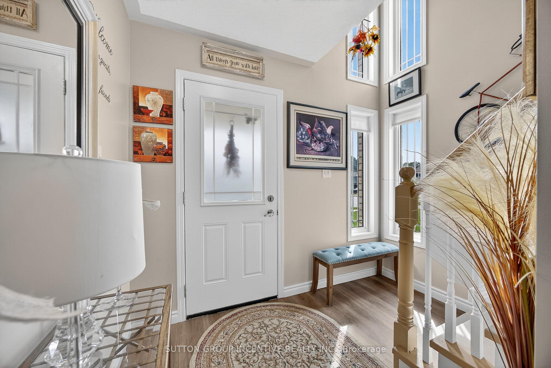 Photo 2 of 23 Frank's Way, Barrie, Allandale — HOMEH