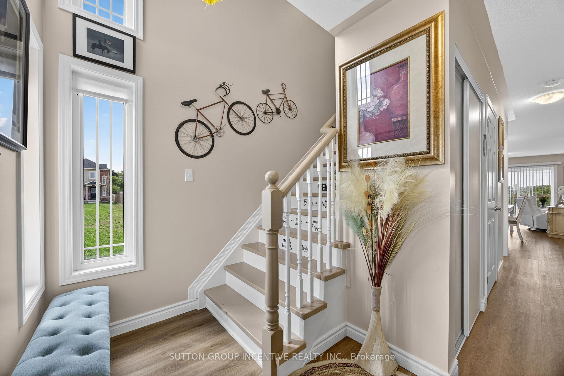 Photo 3 of 23 Frank's Way, Barrie, Allandale — HOMEH