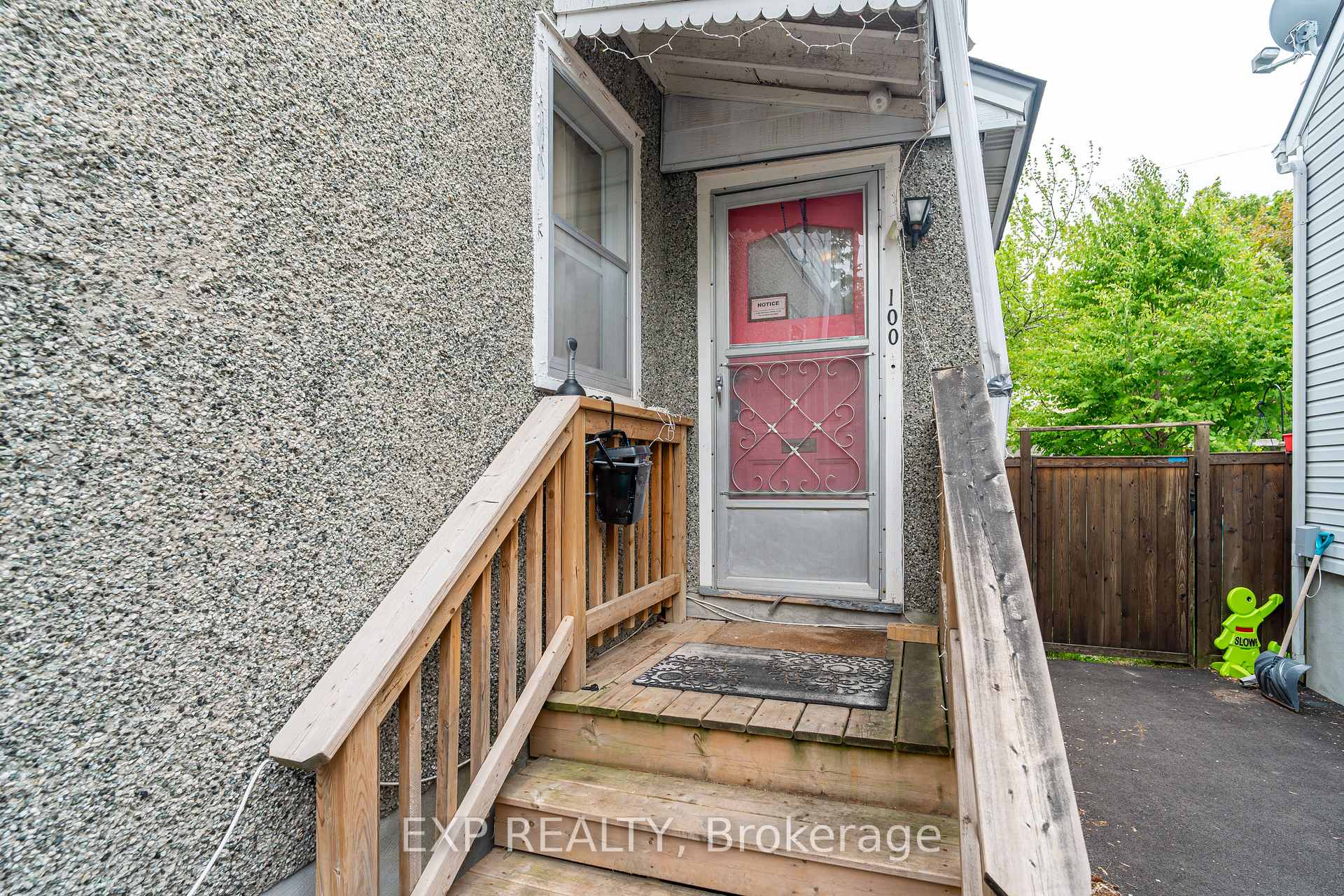 Photo 3 of 100 Dagmar Avenue, Ottawa, Vanier — HOMEH
